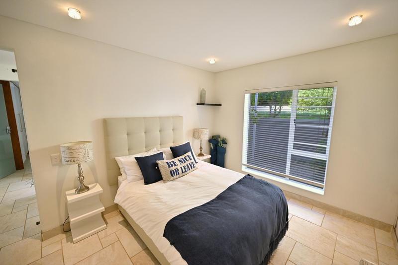 To Let 3 Bedroom Property for Rent in Dolphin Beach Western Cape